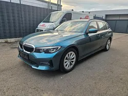 Blau Gebraucht 2020 BMW 318 Sport Line Kombi | 19.950 € (Superpreis)