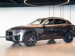 Grau Gebraucht 2020 Maserati Levante SUV | 64.279 € (Etwas zu teuer)
