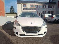 Weiß Gebraucht 2013 Peugeot 208 Access Kleinwagen | 5.199 € (Fairer Preis)