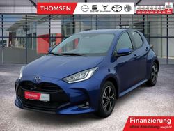 Juniper blue met Neu 2025 Toyota Yaris Hybrid Team Limousine | 28.540 € (Etwas zu teuer)