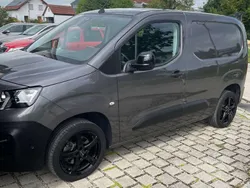 Grau Gebraucht 2021 Peugeot Partner S Van / Kleinbus | 17.999 € (Fairer Preis)