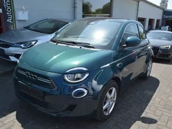 Grün Gebraucht 2022 Fiat 500e La Prima | 12.490 €