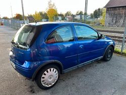 Blau Gebraucht 2004 Opel Corsa Kleinwagen | 650 € (Guter Preis)