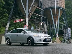 Grau Gebraucht 2013 Ford Mondeo Limousine | 7.400 € (Teuer)