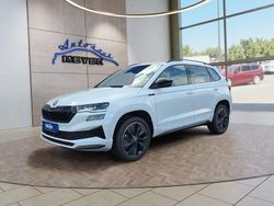 Moon weiß Neu 2025 Skoda Karoq SportLine SUV | 38.910 € (Fairer Preis)