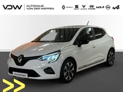 Weiß Gebraucht 2023 Renault Clio V Evolution Limousine | 15.990 € (Fairer Preis)