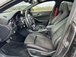 Grau Gebraucht 2018 Mercedes CLA250 Shooting Brake Kombi | 21.550 € (Fairer Preis)