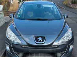 Grau Gebraucht 2011 Peugeot 308 Premium Kombi | 3.500 €