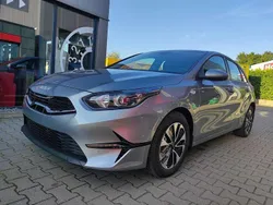 Lunar silber Neu 2025 Kia Ceed Limousine | 22.990 € (Superpreis)