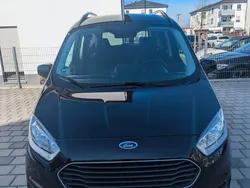 Schwarz Gebraucht 2019 Ford Tourneo Courier Titanium Van / Kleinbus | 14.990 € (Fairer Preis)