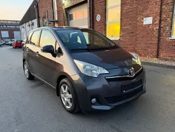 Grau Gebraucht 2011 Toyota Verso-S Van / Kleinbus | 4.999 € (Fairer Preis)