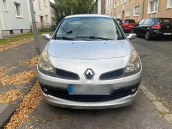Silber Gebraucht 2006 Renault Clio II Kleinwagen | 2.350 €
