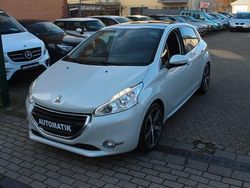 Weiß Gebraucht 2014 Peugeot 208 Allure Kleinwagen | 8.250 € (Etwas zu teuer)