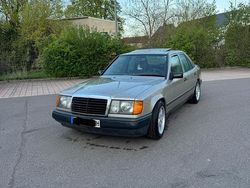 Braun Gebraucht 1988 Mercedes E260 Limousine | 6.249 €
