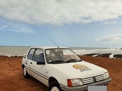 Weiß Gebraucht 1988 Peugeot 205 Limousine | 3.700 €
