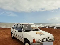 Weiß Gebraucht 1988 Peugeot 205 Limousine | 3.700 €