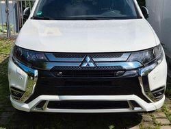 Weiß Gebraucht 2019 Mitsubishi Outlander P-HEV Top SUV | 19.500 € (Superpreis)