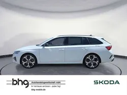 Moonweiss metallic Gebraucht 2025 Skoda Octavia RS Kombi | 51.290 €