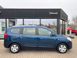 Blau Gebraucht 2017 Dacia Lodgy Lauréate Van / Kleinbus | 10.750 € (Fairer Preis)