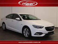 Weiß Gebraucht 2017 Opel Insignia Business Limousine | 7.300 €
