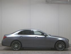 Grau Gebraucht 2020 Mercedes E220 AMG line Limousine | 28.450 € (Fairer Preis)