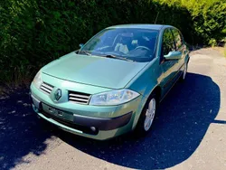 Grün Gebraucht 2004 Renault Mégane II Expression Limousine | 2.200 €