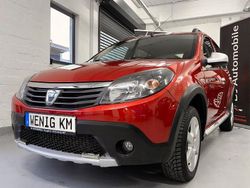Rot Gebraucht 2013 Dacia Sandero Limousine | 7.380 € (Fairer Preis)