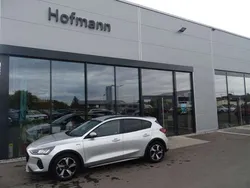 Silber (polarsilber metallic) Gebraucht 2024 Ford Focus Active Limousine | 20.450 €