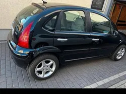 Schwarz Gebraucht 2003 Citroën C3 Kleinwagen | 1.800 € (Etwas zu teuer)