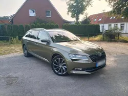 Andere außenfarben Gebraucht 2025 Skoda Superb LAURIN & KLEMENT Kombi | 16.499 €