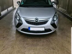 Grau Gebraucht 2012 Opel Zafira Tourer Van / Kleinbus | 8.000 €