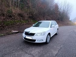 Weiß Gebraucht 2011 Skoda Octavia Elegance Kombi | 3.400 € (Guter Preis)