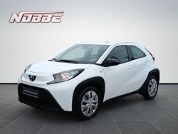 Weiß Gebraucht 2024 Toyota Aygo Play Kleinwagen | 15.690 € (Fairer Preis)