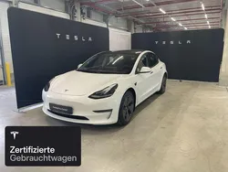 Pearl white multicoat Gebraucht 2021 Tesla Model 3 Long Range Limousine | 26.800 € (Guter Preis)