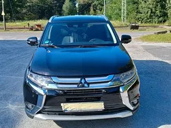 Schwarz Gebraucht 2017 Mitsubishi Outlander Diamant Edition SUV | 13.450 € (Superpreis)