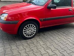 Rot Gebraucht 2002 Ford Fiesta Kleinwagen | 1.300 €