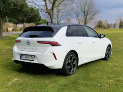 Weiß Gebraucht 2022 Opel Astra Ultimate Limousine | 23.599 € (Etwas zu teuer)