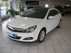 Weiß Gebraucht 2009 Opel Astra GTC Edition Limousine | 8.990 €