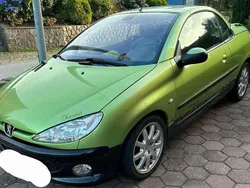 Grün Gebraucht 2001 Peugeot 206 CC Cabrio | 1.899 € (Etwas zu teuer)