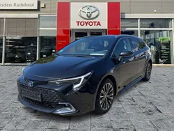 Black mica / ink Gebraucht 2024 Toyota Corolla Team Kombi | 26.990 € (Fairer Preis)