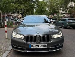Grau Gebraucht 2016 BMW 750 Comfort Edition Limousine | 27.900 € (Superpreis)