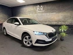 Weiß Gebraucht 2021 Skoda Octavia Ambition Limousine | 19.900 € (Guter Preis)