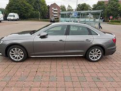 Grau Gebraucht 2022 Audi A4 Limousine | 24.000 € (Guter Preis)