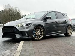 Grau Gebraucht 2016 Ford Focus RS Limousine | 21.900 €