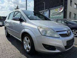 Silber Gebraucht 2008 Opel Zafira Edition Van / Kleinbus | 3.550 € (Etwas zu teuer)