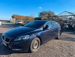 Blau Gebraucht 2015 Volvo V40 Kinetic Limousine | 4.999 € (Superpreis)