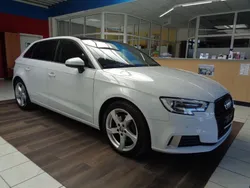 Gletscherweiß metallic Gebraucht 2020 Audi A3 Sportback Sport Limousine | 18.490 € (Guter Preis)
