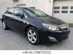 Schwarz Gebraucht 2012 Opel Astra Design Edition Limousine | 3.200 € (Fairer Preis)