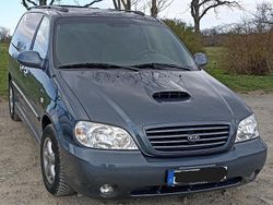 Blau Gebraucht 2002 Kia Carnival Van / Kleinbus | 6.199 € (Teuer)