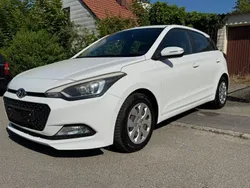 Weiß Gebraucht 2016 Hyundai i20 Active Limousine | 9.299 € (Fairer Preis)